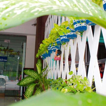 Phuthara Hostel Пхукет Экстерьер фото