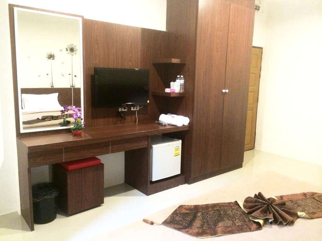 Phuthara Hostel Пхукет Номер фото