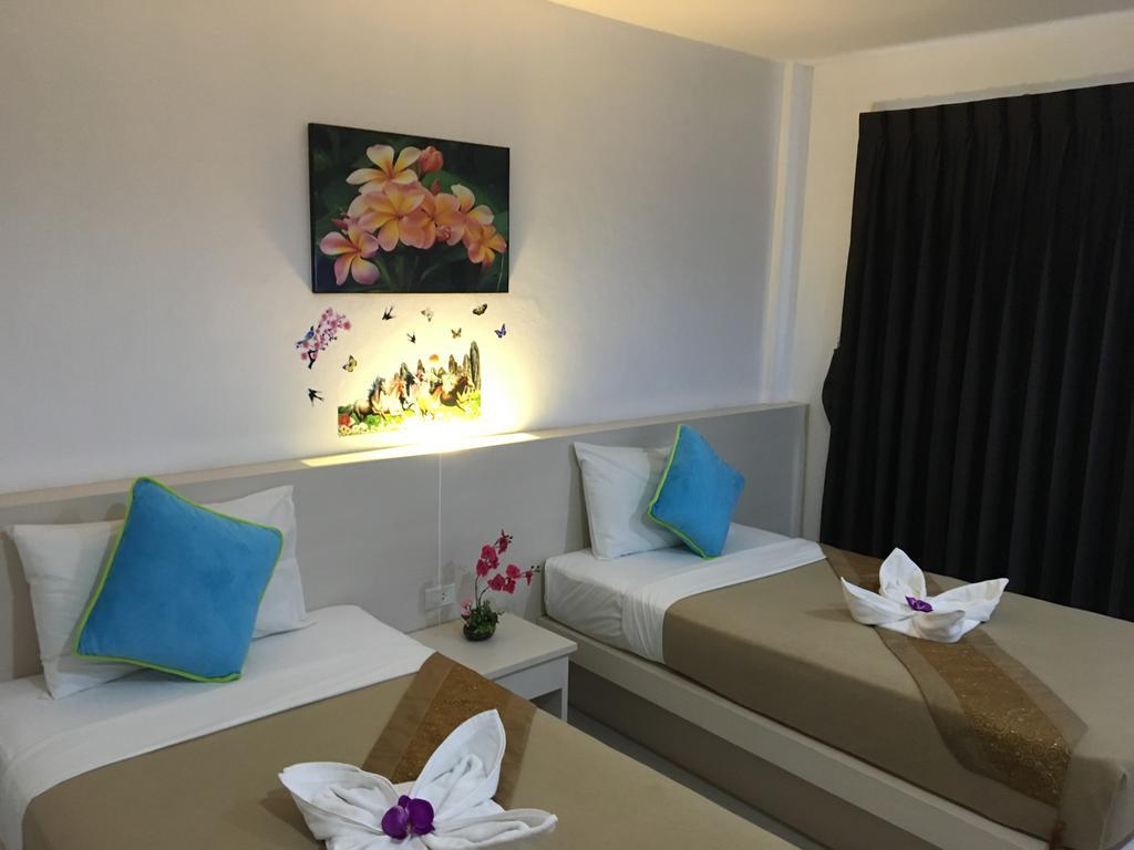 Phuthara Hostel Пхукет Экстерьер фото