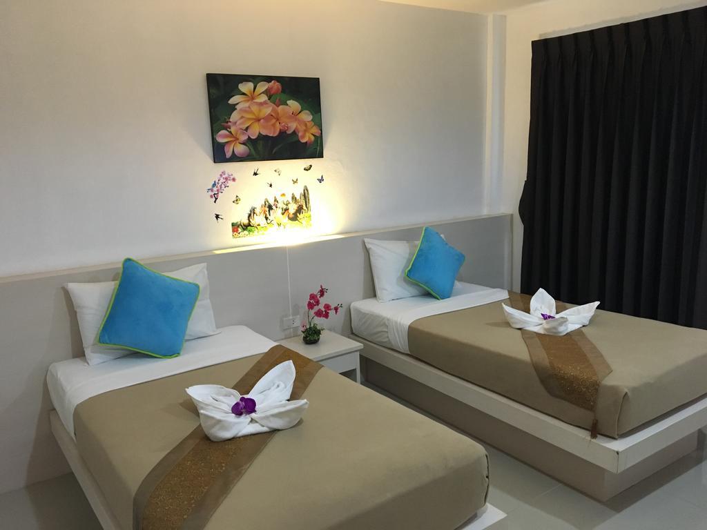 Phuthara Hostel Пхукет Экстерьер фото