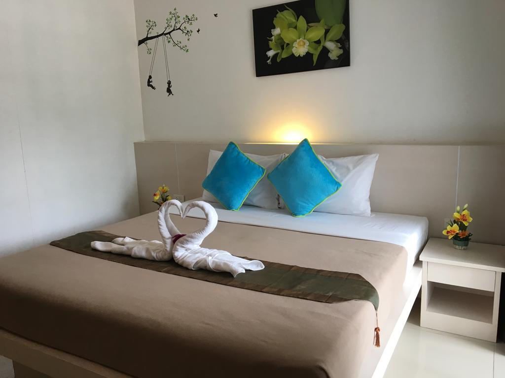 Phuthara Hostel Пхукет Экстерьер фото