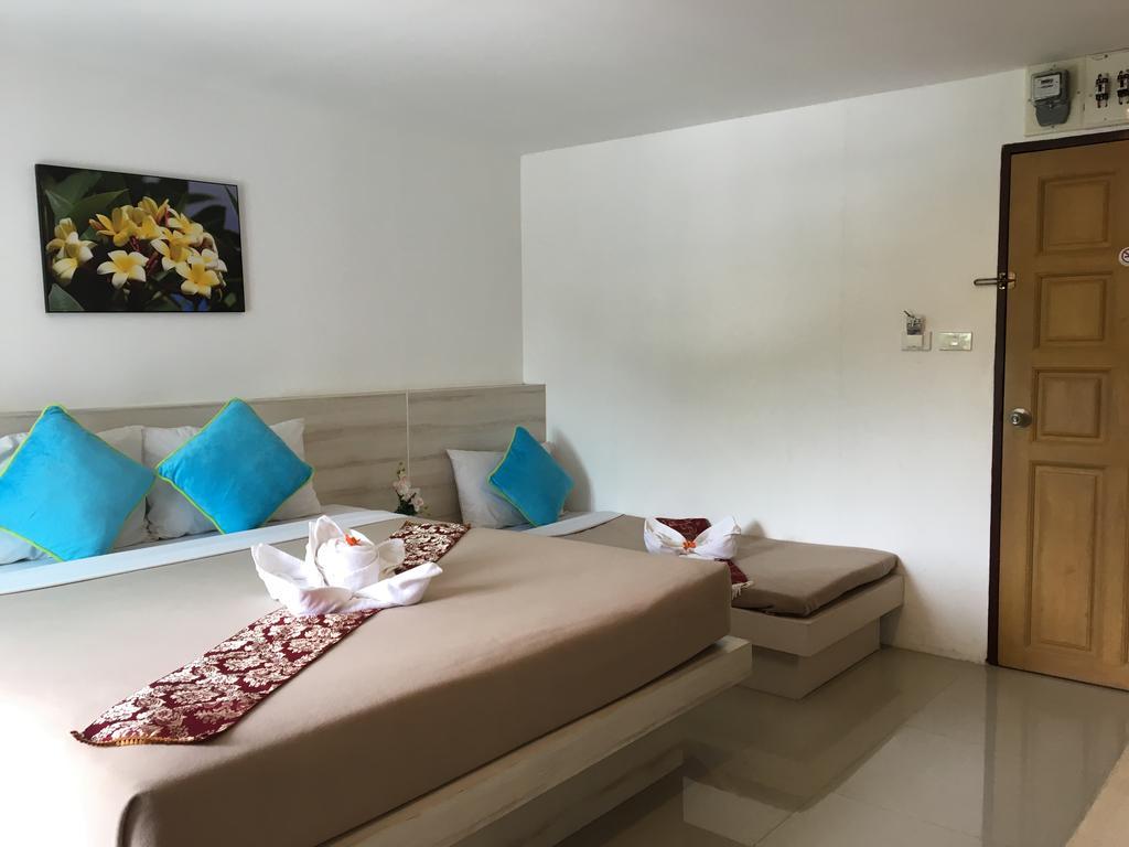 Phuthara Hostel Пхукет Экстерьер фото