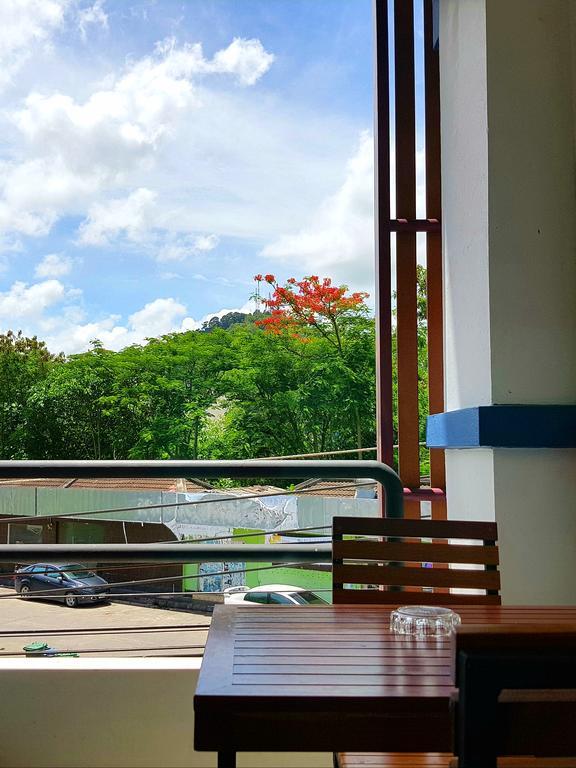 Phuthara Hostel Пхукет Экстерьер фото
