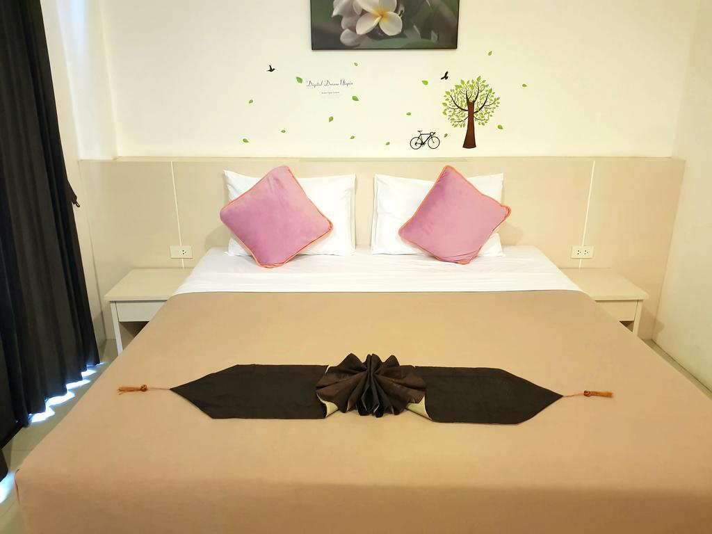Phuthara Hostel Пхукет Экстерьер фото