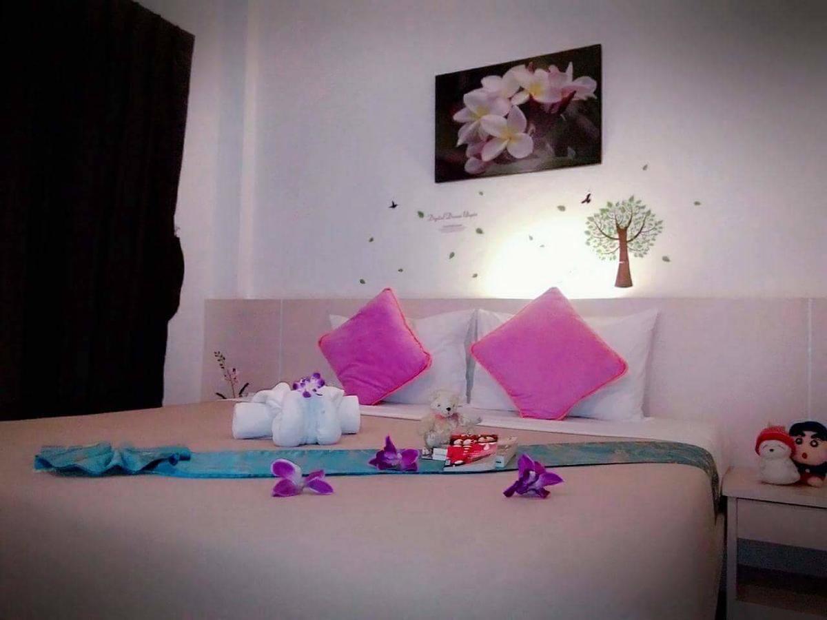 Phuthara Hostel Пхукет Экстерьер фото