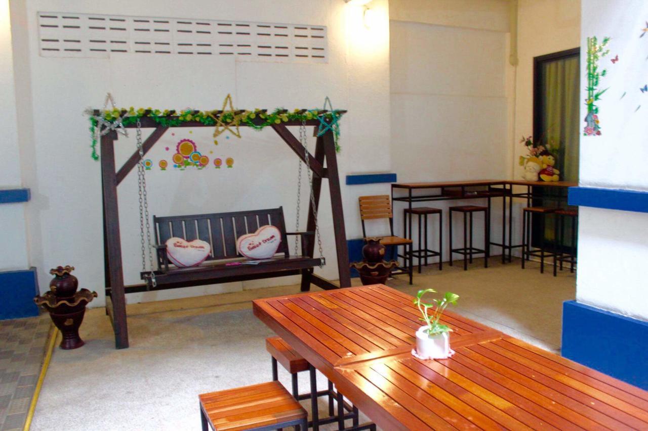 Phuthara Hostel Пхукет Экстерьер фото