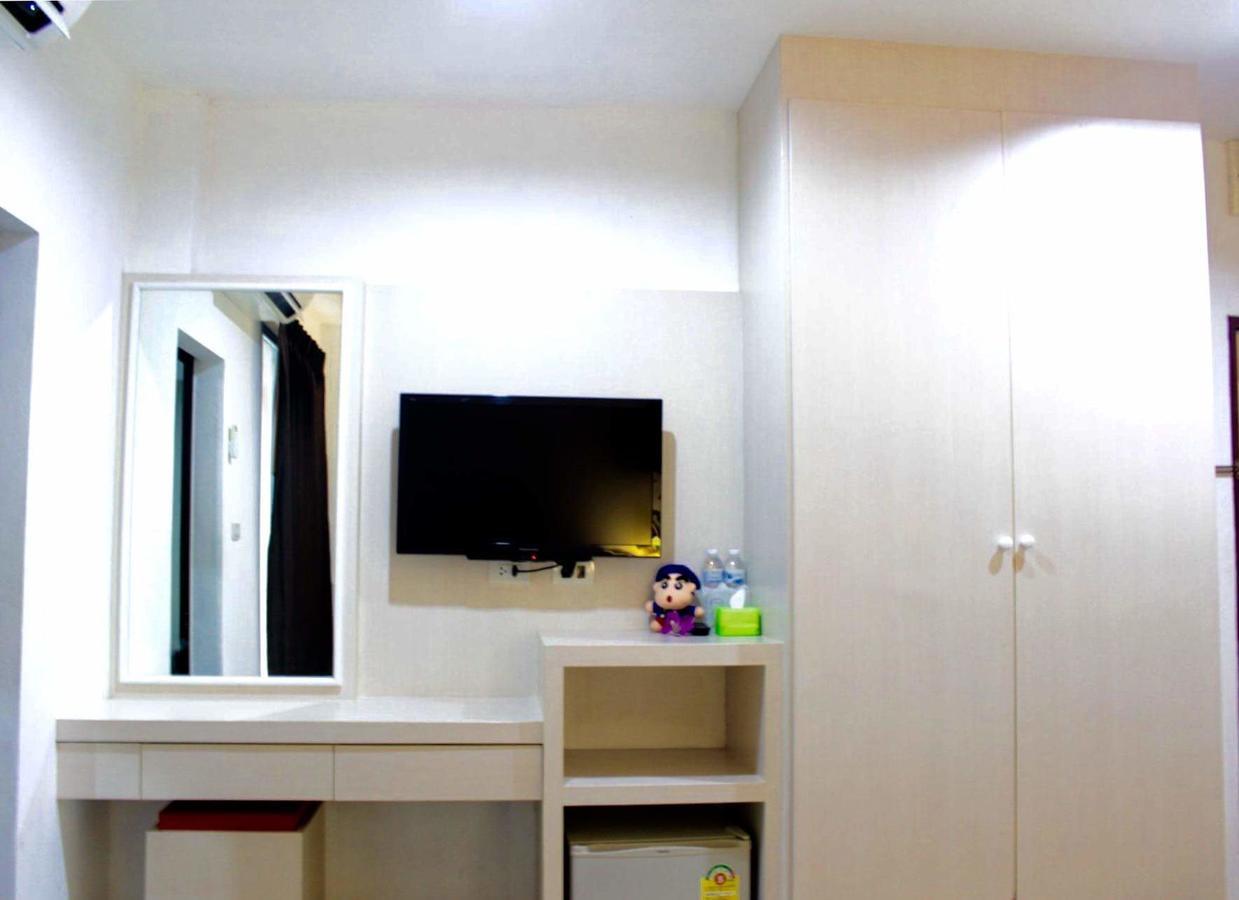 Phuthara Hostel Пхукет Экстерьер фото